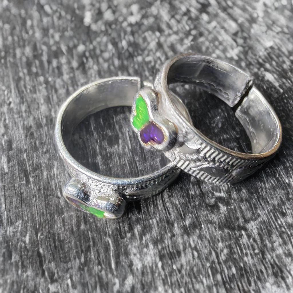 German Silver Toe Ring with Amethyst and Orange Stone Accents, Adjustable Band, Textured Design, 2.5 cm Length