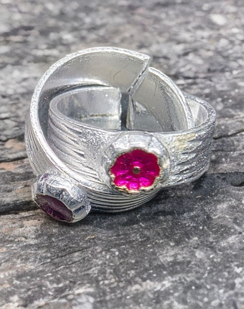 Handcrafted GERMANSILVERS Toe Ring with Pink Crystal Inlay, Textured Band Design