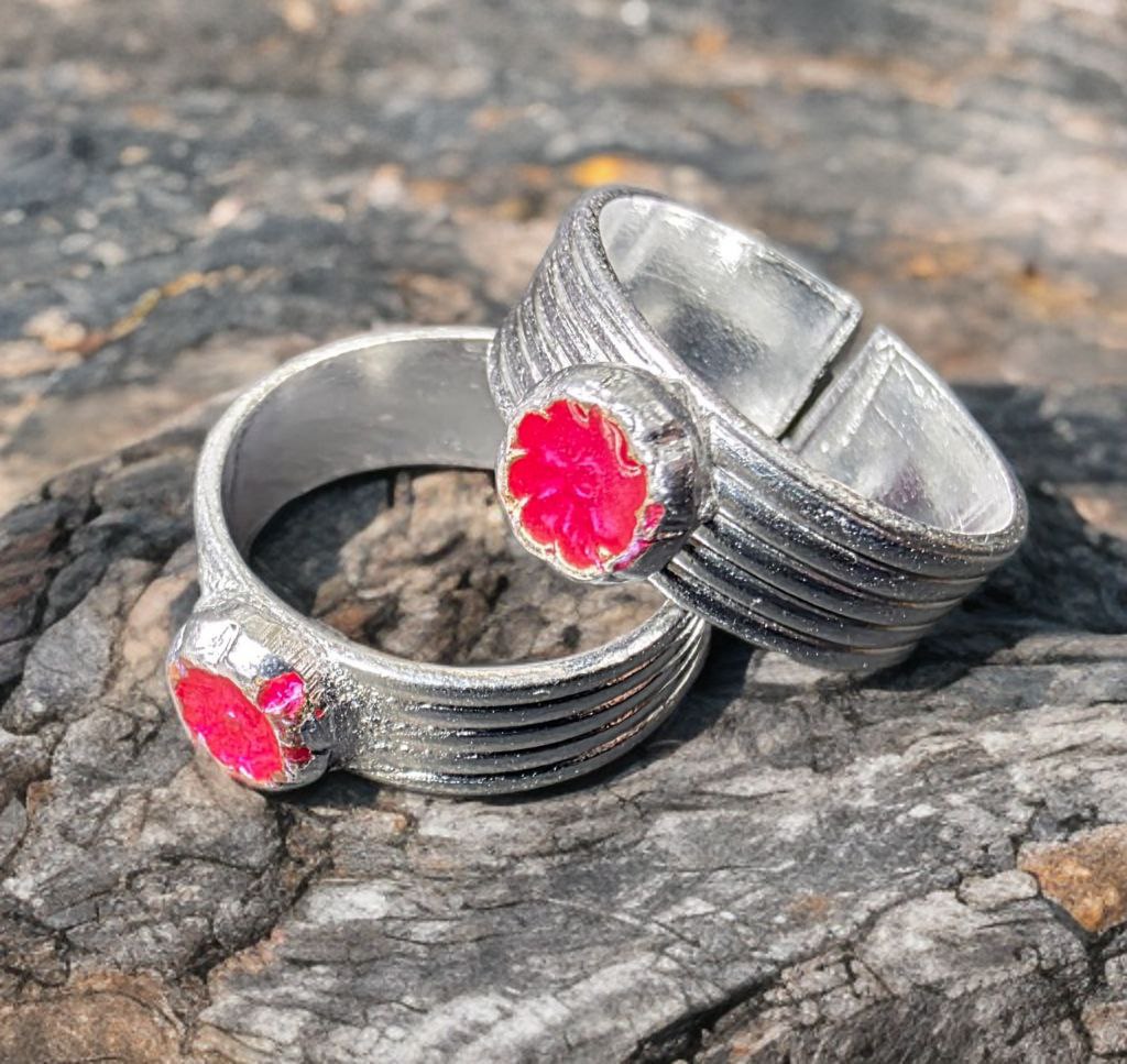 German Silver Adjustable Toe Ring with Pink Crystal Flowers, Textured Band Design, Silver and Purple