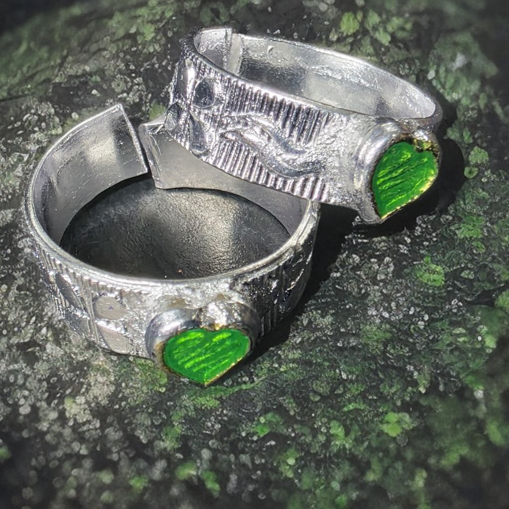 Traditional German Silver Toe Rings with Green Heart Design, Adjustable Size, Set of 2, Silver Colour