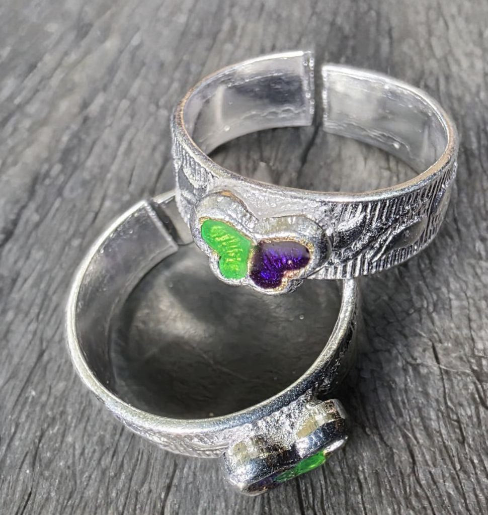 German Silver Toe Ring with Amethyst and Orange Stone Accents, Adjustable Band, Textured Design, 2.5 cm Length