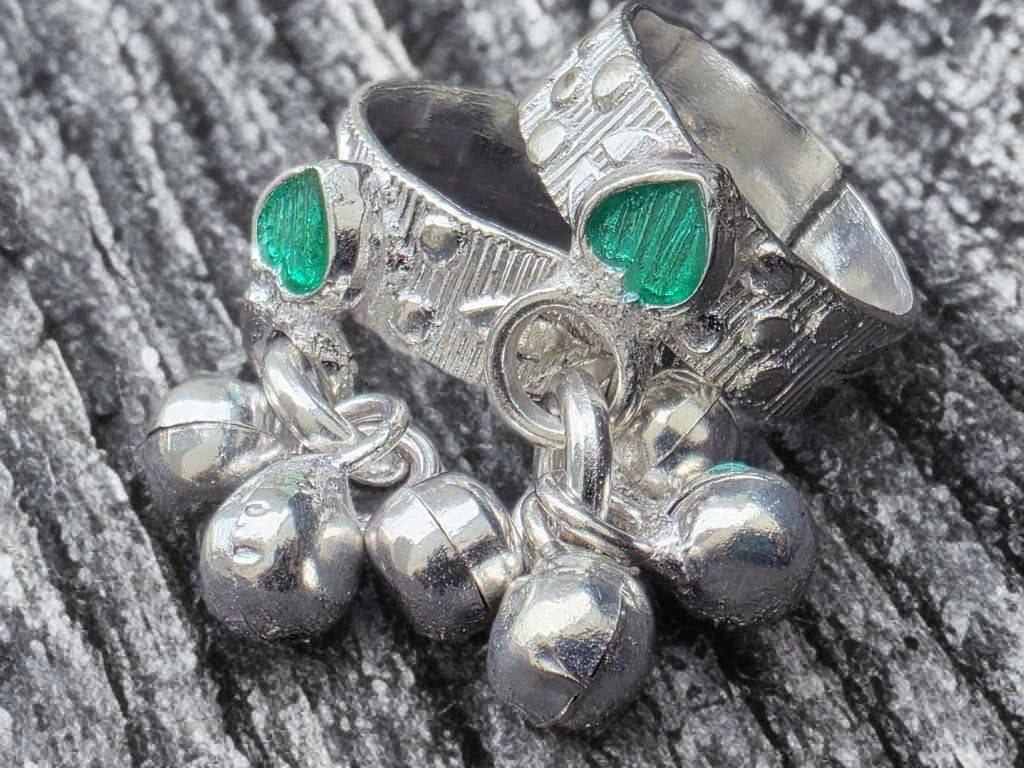 GERMANSILVERS Toe Ring with GREEN BLUE Enamel Hearts and Bell Charms, Adjustable Size, Traditional Design