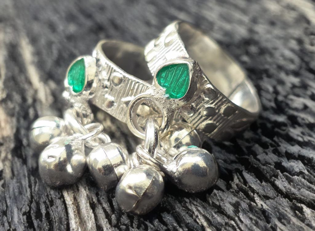 GERMANSILVERS Toe Ring with GREEN BLUE Enamel Hearts and Bell Charms, Adjustable Size, Traditional Design