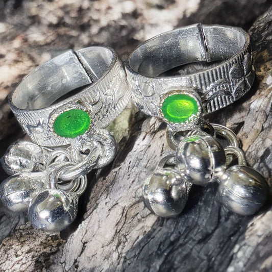 Vintage Style GERMANSILVERS Toe Rings with Green Stone and Bells, Traditional Indian toe ring Design, Set of 2