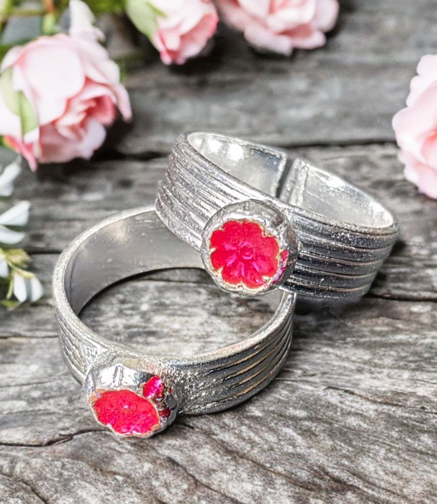 German Silver Adjustable Toe Ring with Pink Crystal Flowers, Textured Band Design, Silver and Purple