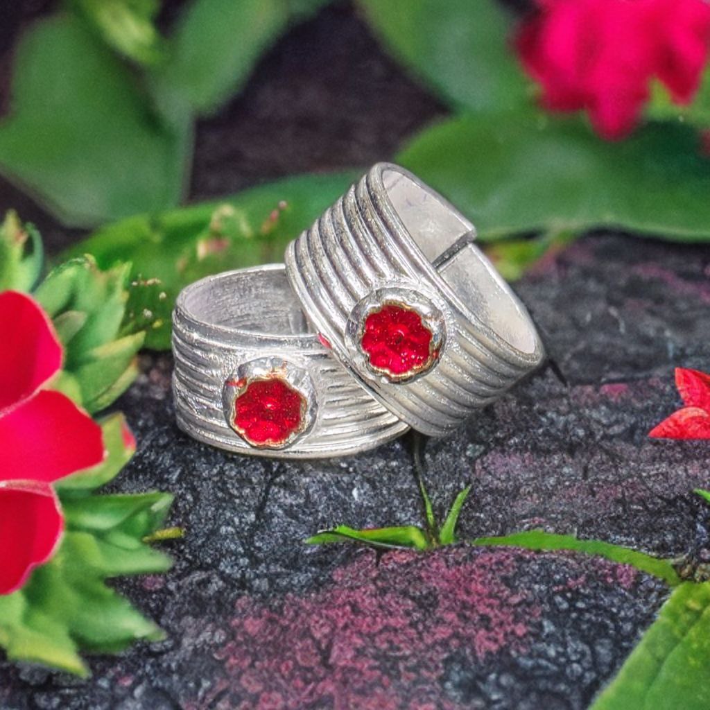 GERMANSILVERS Toe Ring Set with Red Stone, Ribbed Design, Adjustable Size, Pack of 2