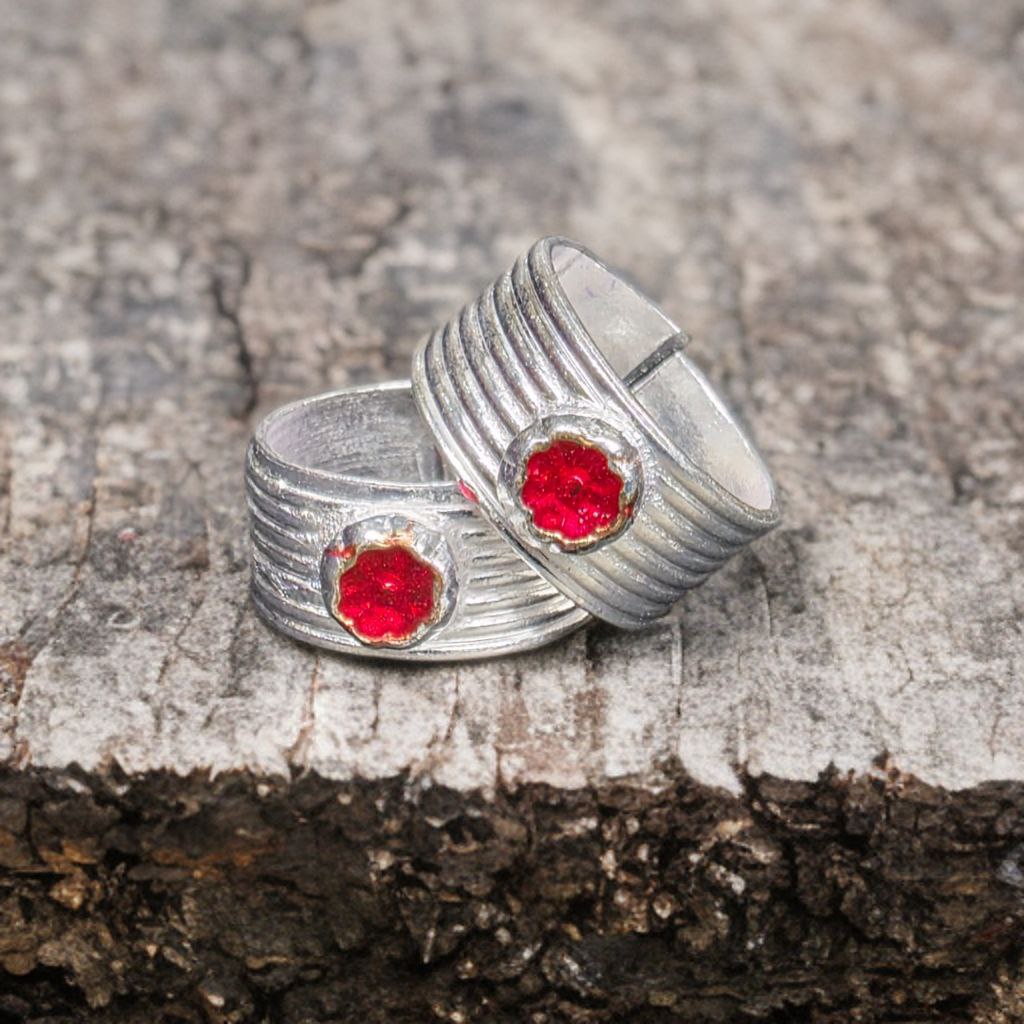 GERMANSILVERS Toe Ring Set with Red Stone, Ribbed Design, Adjustable Size, Pack of 2