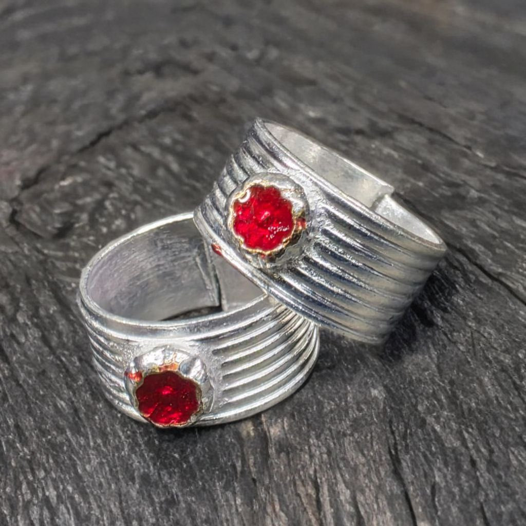 GERMANSILVERS Toe Ring Set with Red Stone, Ribbed Design, Adjustable Size, Pack of 2